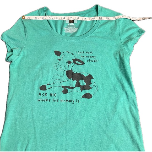 Woman’s green tee short sleeves size M (7-9) cow with a tear vegan - Picture 6 of 7